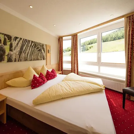 Ξενοδοχείο με διαμερίσματα Peter Ζόλντεν