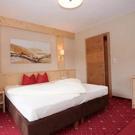 Peter 4* Ζόλντεν